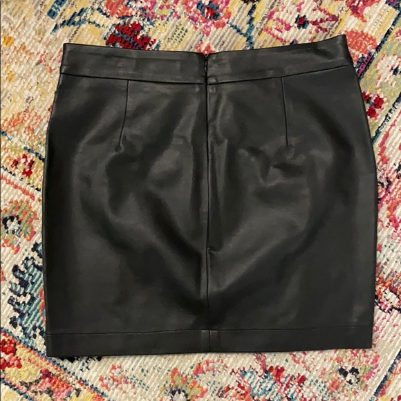 Mini leather skirt - Picture 2 of 4